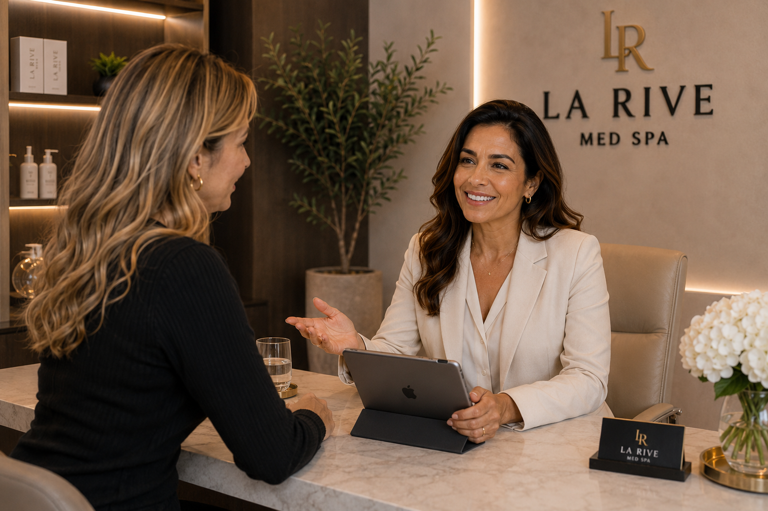 Consultation-style conversation in the La Rive medical-aesthetics demonstration website.